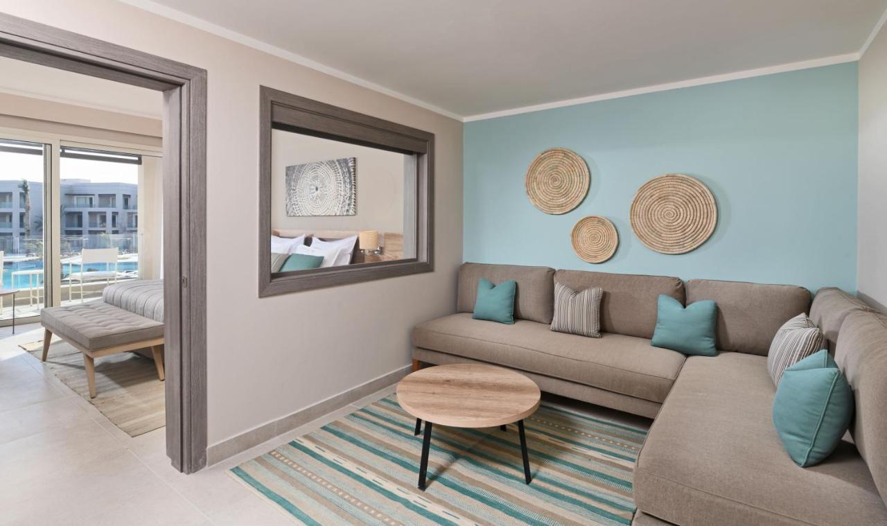 Steigenberger Resort Ras Soma Hurghada Exterior photo A living room at the Hilton Garden Inn in Cape Town, South Africa